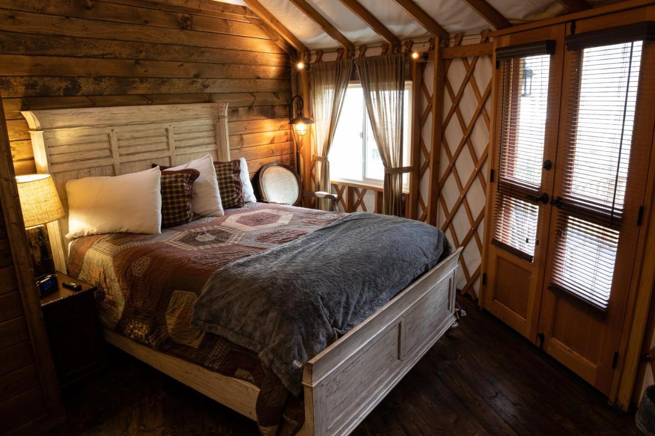 Tranquil Haven Luxy Yurt - Creekside Glamping With Private Hot Tub Topton Exterior foto
