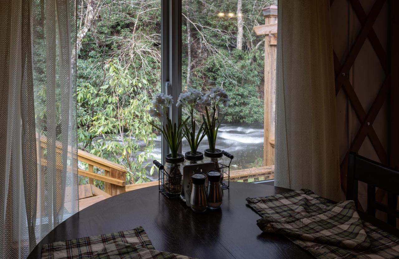 Tranquil Haven Luxy Yurt - Creekside Glamping With Private Hot Tub Topton Exterior foto