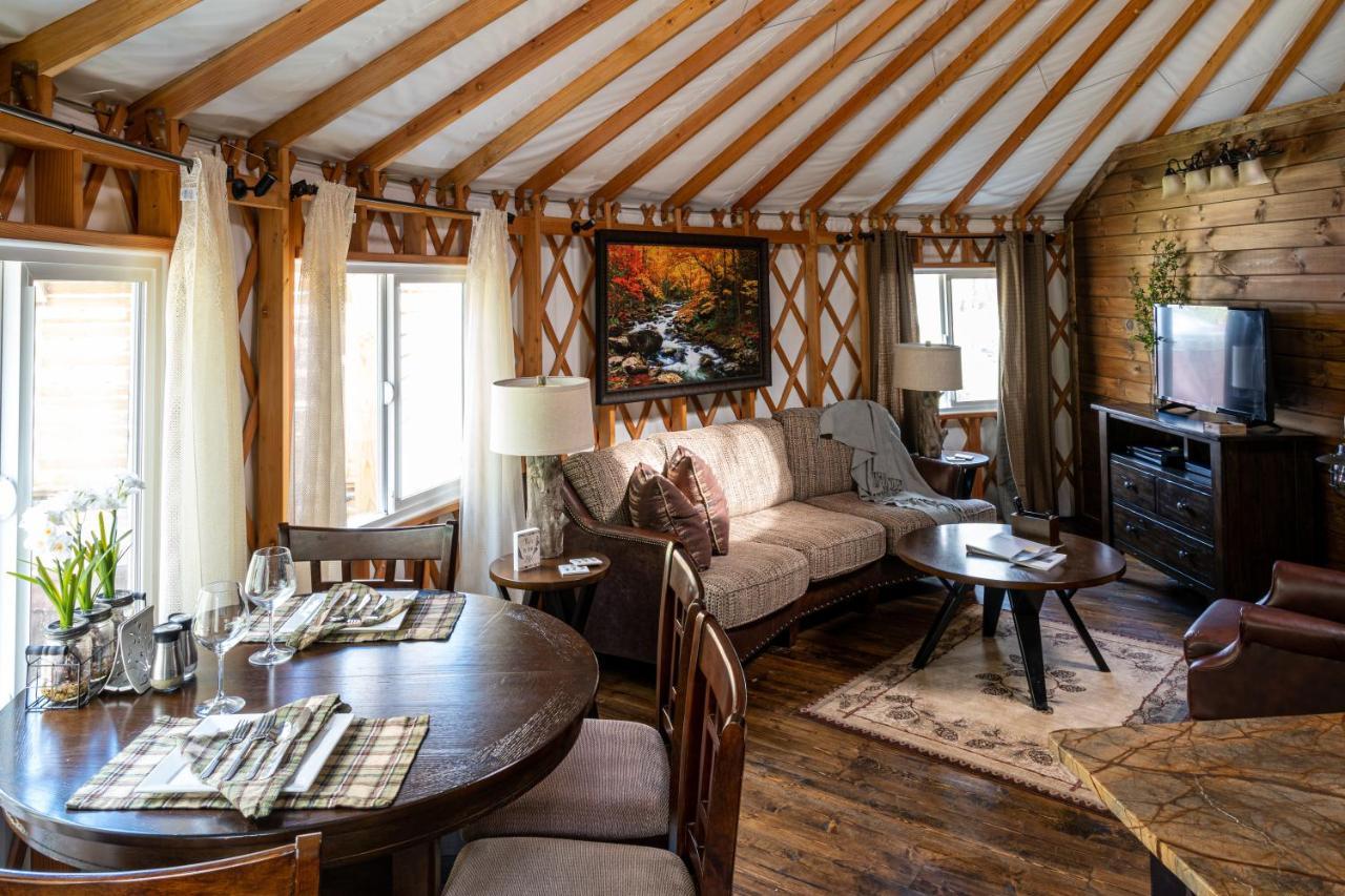 Tranquil Haven Luxy Yurt - Creekside Glamping With Private Hot Tub Topton Exterior foto